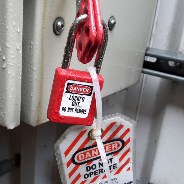 Machine safety labels
